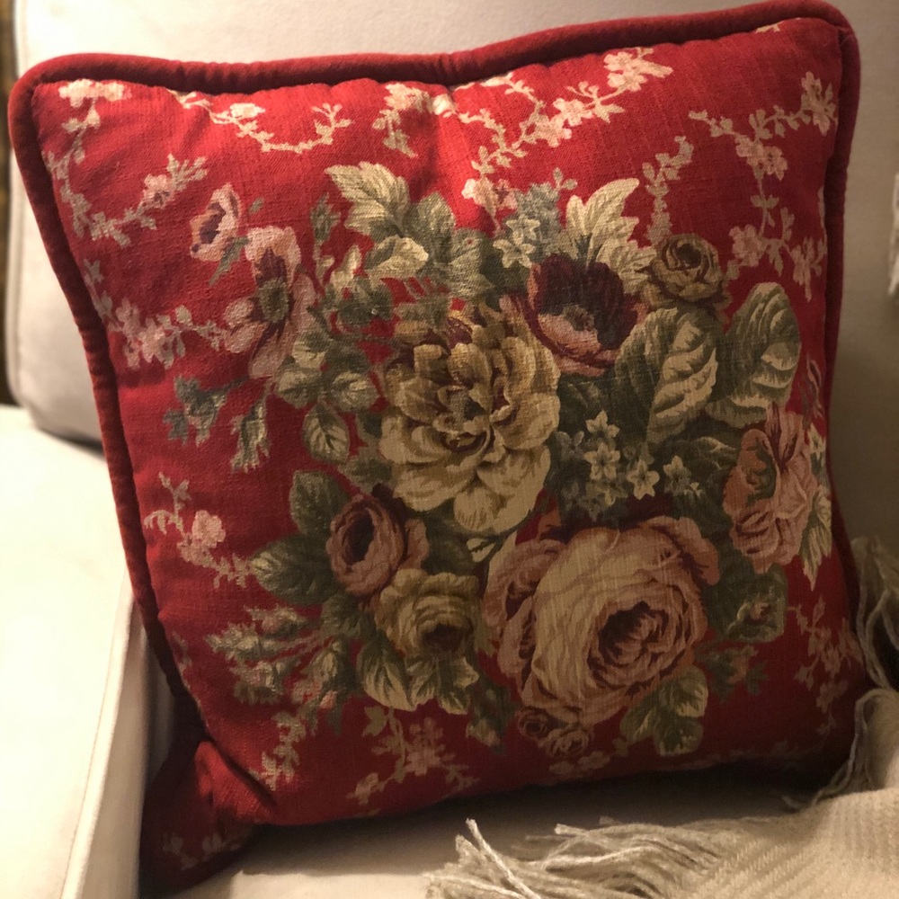 Floral accent pillow-velvet